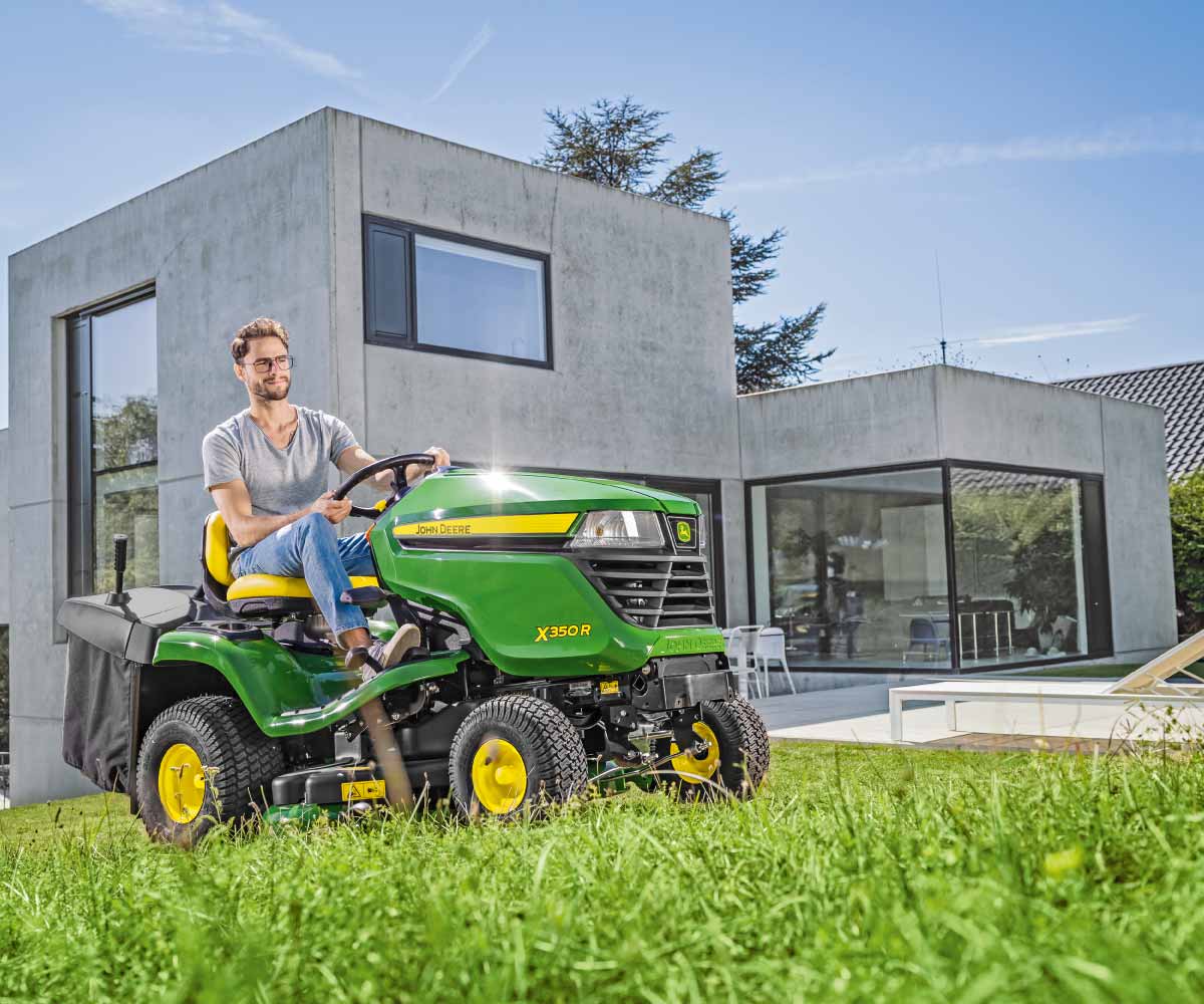 John-Deere-X350-Riding-Lawn-Mower-4 Image of the John Deere X350 riding lawn tractor.