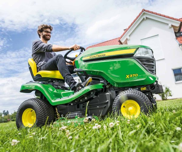Image of the John Deere X370 riding lawn tractor.
