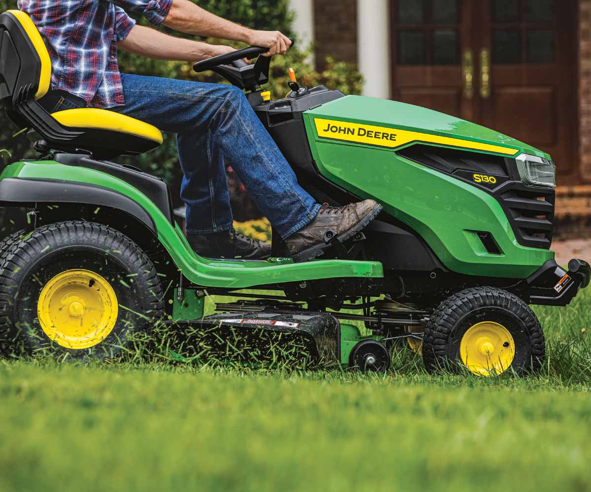 John-Deere-S130-Riding-Lawn-Tractor-7