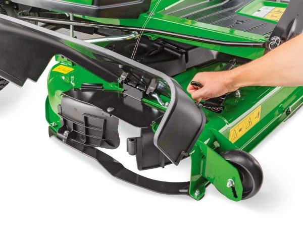Image of discharge chute of a John Deere Z315E zero turn mower.